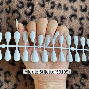 Fournisseur vente en gros d'ongles 24 pièces de bouts d'ongles courts et ronds en couleur unie, <span class=keywords><strong>art</strong></span> simple et minimaliste, acrylique à presser sur les ongles - Product Image 2