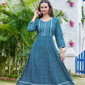 Patrons de couture de travail à la main imprimés en rayonne lourde Mix Match Kurtis Mode Traditionnelle Salwar Kameez Style Indien Pakistanais - Product Image 1