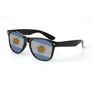 Autocollant sténopé avec logo personnalisé <span class=keywords><strong>Jeux</strong></span> de football Événement Promotion UV400 Trous d'épingle Drapeau national Lunettes de soleil promotionnelles Lunettes de soleil - Product Image 6