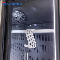 Congélateur vertical commercial noir à trois portes vitrées pour viande, avec conception de barres robustes, grande capacité, dégivrage automatique, vitrine