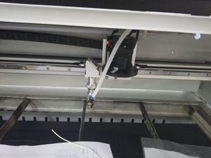Máquina de corte por láser de posicionamiento CCD SCU1060 para bordado de etiquetas de ropa cortadora láser de impresión Caminal - Product Image 3