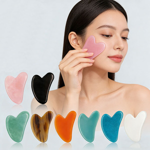 Outil de massage facial en pierre naturelle Gua Sha avec logo personnalisé, forme de cœur, outil de massage en <span class=keywords><strong>jade</strong></span> pour lutter contre le vieillissement et les soins de beauté - Product Image 1