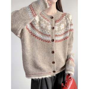 เสื้อคาร์ดิแกนถักลายเฟร์ไอส์สีเทาสำหรับผู้หญิง ติดกระดุมด้านหน้า - Product Image 1