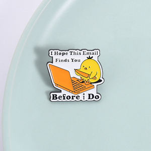 เข็มกลัดกระต่ายบาคาสไตล์อนิเมะ พร้อมคำขวัญตลกๆ สำหรับสวมใส่ในชีวิตประจำวัน ของขวัญน่ารักๆ สไตล์มีม - Product Image 1