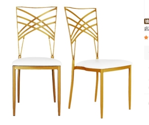 Silla Apilable de Metal Dorado Elegante y Moderna con Asiento Tapizado Blanco para Bodas, Banquetes, Fiestas y Eventos - Product Image 2