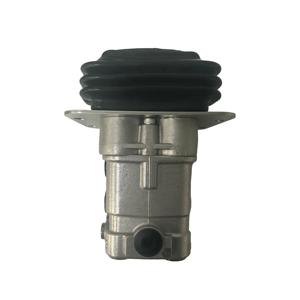 Vanne de pied pour excavatrice Huamao à 8 trous |   Pédale de commande hydraulique durable pour une utilisation précise - Product Image 3