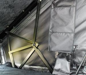 알루미늄 구조 하드 쉘 방수 옥스포드 삼각형 차량 루프탑 텐트 <span class=keywords><strong>3</strong></span>개 출입구 디자인 야외 행사용 - Product Image 3