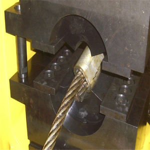 Machine de sertissage hydraulique pour câbles en acier, équipement de pressage dans l'industrie métallurgique - Product Image 2