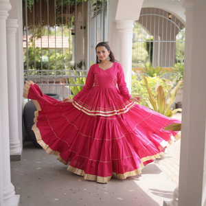Ensemble Lehenga Choli en coton crème, robe plissée à plusieurs niveaux et chemisier, pour mariage, fête, Diwali - Product Image 1