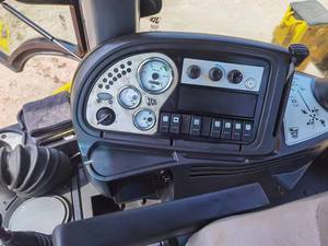 รถตักล้อยาง JCB สีเหลือง มือสอง สำหรับงานก่อสร้าง พร้อมเครื่องยนต์ ระบบไฮดรอลิก เกียร์ ปั๊ม และมอเตอร์ - Product Image 3