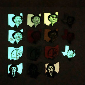 بيع بالجملة مخصص جودة عالية تصميم مجاني أنيمي ألعاب فيلم الطرفية توهج في الظلام لطية صدر السترة دبوس المينا لينة الحرف المعدنية - Product Image 6