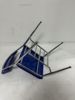 Chaise de formation OK-2069 avec dossier en PP brillant, assise rembourrée, pieds chromés et structure en contreplaqué pour salle de classe, amphithéâtre, conférence.