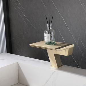 モダンなシングルホールの浴室用洗面台蛇口つや消しゴールド仕上げクリエイティブな滝デザイン温水冷水用シングルハンドルハンド - Product Image 2