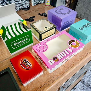 กล่องบรรจุภัณฑ์สำหรับตกแต่งเค้กคุกกี้ฟอยล์<span class=keywords><strong>หน้า</strong></span>ต่าง<span class=keywords><strong>ถ้วย</strong></span>กระดาษ<span class=keywords><strong>ฟอยล์</strong></span>ลายนูนกันน้ำโรงงานจีน - Product Image 4