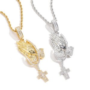 BESDZ0515 Collana con Ciondolo a Croce in Ottone Stile Hip Hop Europeo e Americano, Mani Intrecciate in Preghiera, Catena a Corda Retrò alla Moda - Product Image 4