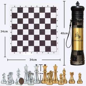 Juego de Ajedrez de Lujo de 13 Pulgadas Estilo Corona en Dorado y Plateado, Tablero de Plástico Plegable Resistente, Estuche Enrollable de Cuero PU Premium, Tubo Portátil de 40 cm - Product Image 4