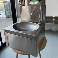 Évier chirurgical en acier inoxydable, lavabo médical mural avec panneau arrière anti-éclaboussures, conception robuste en acier 304, grande capacité, résistant à la corrosion