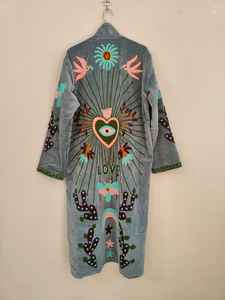 Veste bomber longue réversible en velours Suzani brodée, écologique, avec motif œil maléfique, cœur, amour, art populaire fait à la main du Rajasthan - Product Image 6