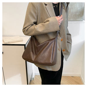 I-0322 sac fourre-tout de grande capacité pour femmes nouveau et populaire sac à bandoulière sous les bras avec fermeture éclair pour toutes les saisons - Product Image 4