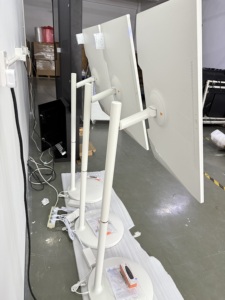 <strong>Mobile</strong> <strong>Tv</strong> 27 32 Inch Facebook Tiktok Video <strong>Player</strong> Lcd Touch Screen Rotatable Portable <strong>Tv</strong> Interactive Smart <strong>Tv</strong> With Battery - Product Image 3