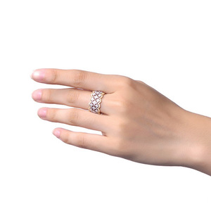 Anello Vintage con Design a Corona a Nido d'Ape in Pizzo per Donne - Product Image 4
