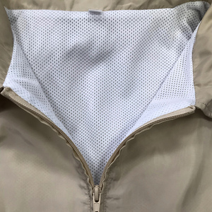 Chaqueta deportiva a prueba de viento con cremallera 1/3 personalizada, diseño de retales de alta calidad, estampado de talla grande y peso pesado para la temporada de primavera - Product Image 4