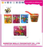 Fruitig smakende gummy stickjes, zacht snoep met siroop, fruitig kauwsnoepje voor kinderen