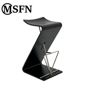 Chaise de <span class=keywords><strong>bar</strong></span> de maison de bureau contemporaine plaque incurvée en acier inoxydable en forme de <span class=keywords><strong>Z</strong></span> innovante moderne Studios haut de gamme personnalisés salon - Product Image 1