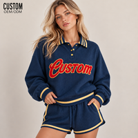 Ensemble de shorts polo preppy pour femme avec col et poignets à rayures contrastées, lettres appliquées, tenue décontractée deux pièces chic pour le sport et les loisirs