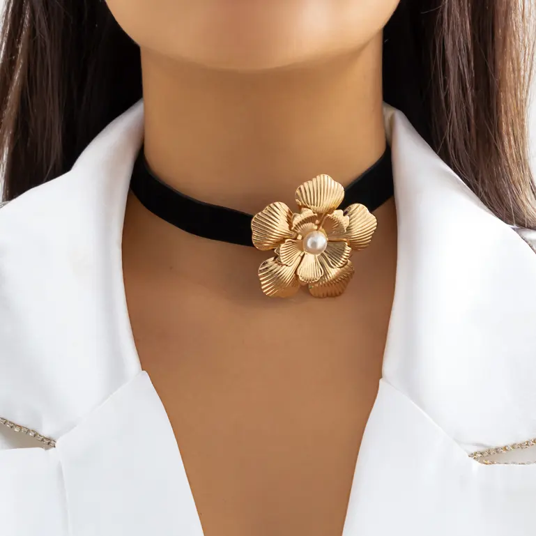 Vintage Metal Gold Color Rose Flower Black Korean Velvet Choker Necklace for Women Elegant Imitation Pearl Collar