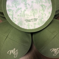 Kippa en coton vert brodée sur mesure avec doublure florale, Yarmulke juive personnalisée, cadeau de mariage, vente en gros