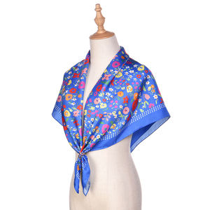 Direct du haut fabricant personnalisé numérique imprimé Satin soie écharpe printemps saison doux <span class=keywords><strong>Hijab</strong></span> Style carré châle enveloppement - Product Image 5