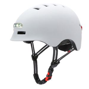 Casque de sport intelligent à LED clignotant pour femmes et hommes, accessoire pour trottinette électrique, vélo, moto - Product Image 2