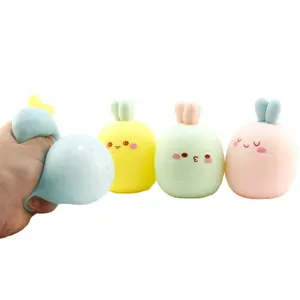 飞熊可爱胡萝卜形状挤压球柔性萝卜压力玩具儿童励志压力玩具球