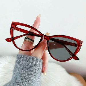 Lunettes photochromiques anti-lumière bleue tendance 2023, verres UV400, monture œil de chat à changement de couleur pour femmes - Product Image 1