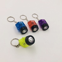 Mini lampe torche en plastique, petite lampe minière, porte-clés, lampe à piles, cadeau pratique pour enfants, jouets lumineux