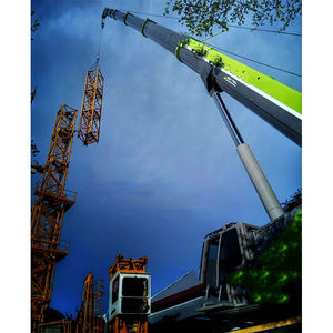 Grue sur camion ZTC1500 de 150 tonnes à flèche à 5 sections pour levage haute performance, hauteur de pointe maximale de 120 m, grue tout-terrain - Product Image 3