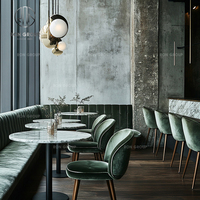 Ensemble de mobilier de restaurant commercial sur mesure Ron Group, table rectangulaire en marbre, chaise en velours, banquette double face.