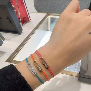 Pulsera de Acero Inoxidable Color Dorado Clásico 2025 con Cuerda Roja Ajustable y Dije de Zirconia de Alta Gama, Unisex, Certificada por Terceros, para Banquetes - Product Image 1