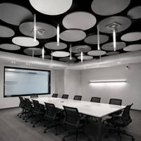 Panneaux acoustiques de plafond en fibre de verre OEM personnalisés, insonorisants, ignifuges, déflecteurs en fibre de verre pour plafond suspendu, pour projets de bureaux