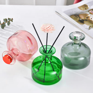 Vente en gros bouteille de <span class=keywords><strong>parfum</strong></span> vide en verre coloré simple rond vert <span class=keywords><strong>rouge</strong></span> gris 150ml - Product Image 5