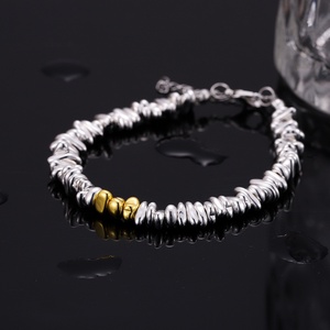 สร้อยข้อมือสไตล์เรโทรสีดำ ของขวัญสำหรับแฟนหนุ่ม สไตล์เท่ๆ - Product Image 1