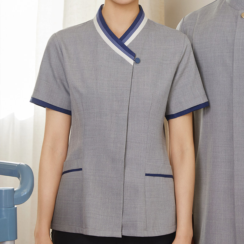 Uniforme de nettoyage gris clair pour femme
