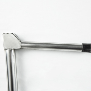 Fourche anti-émeute extensible en acier inoxydable pour la sécurité des patrouilles et la défense dans les écoles et la gestion des propriétés - Product Image 2