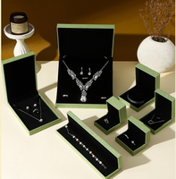 Boîte de rangement portable verte à couvercle rabattable pour bijoux (bagues, bracelets, colliers, boucles d'oreilles, montres) – Emballage cadeau rigide