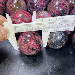 Boule de cristal de rhodonite naturelle, sphère de rhodonite polie pour la décoration intérieure, la guérison spirituelle et la collection - Product Image 4