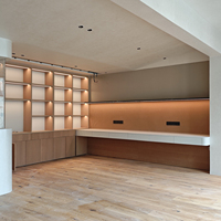 Meuble de rangement ouvert avec tiroirs, portes et double bureau intégré, doté d'éclairage LED