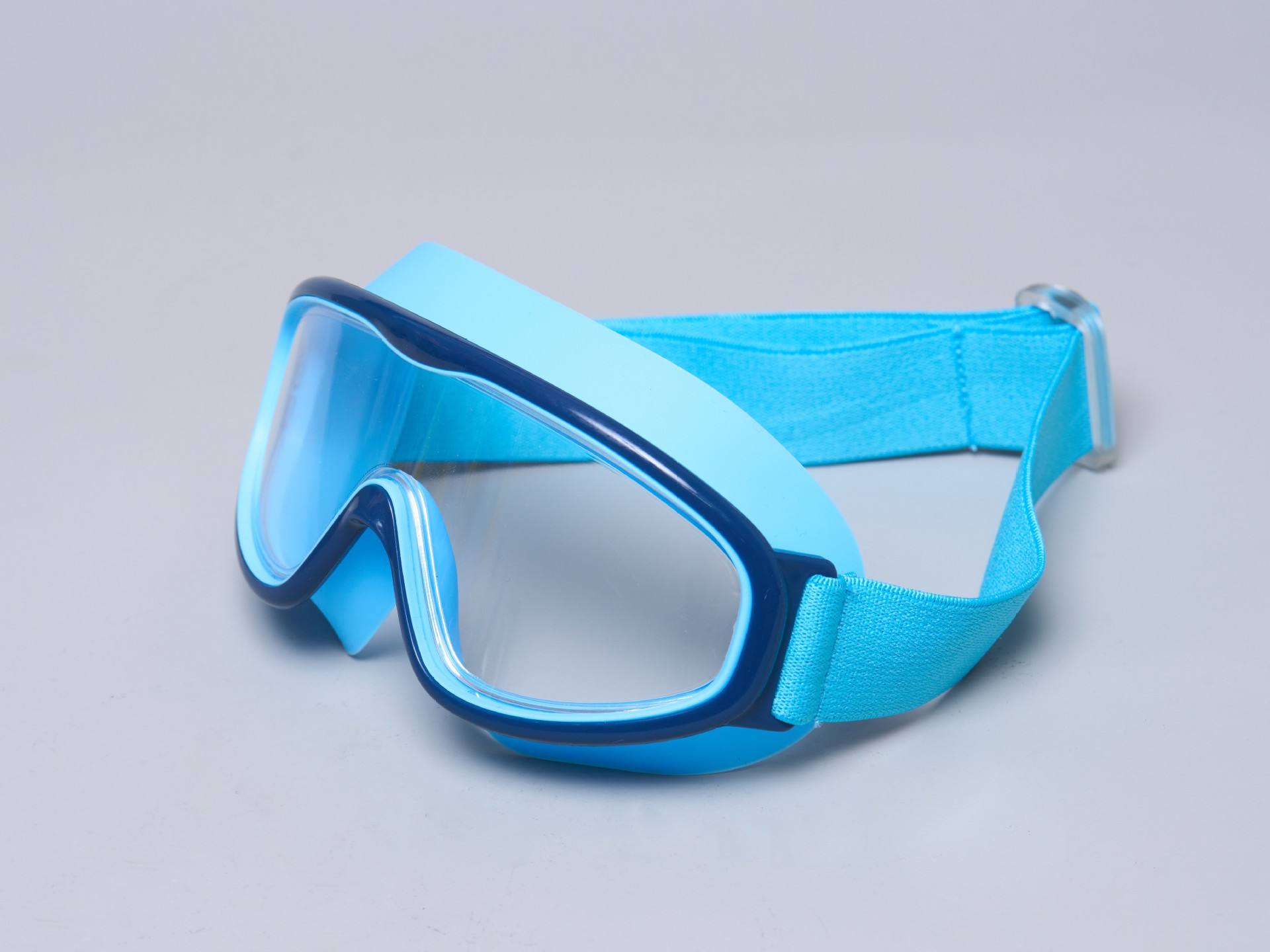 สีน้ำเงินเข้มและสีน้ำเงินอ่อน / แบบกล่อง