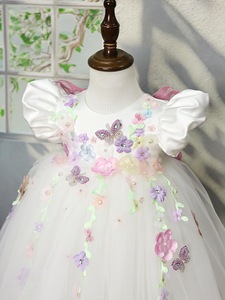 Abito da Principessa in Tulle Bianco per Bambine <span class=keywords><strong>con</strong></span> Dettagli Floreali e <span class=keywords><strong>Farfalle</strong></span> Colorate, Elegante <span class=keywords><strong>Vestito</strong></span> da Festa Personalizzabile per Bambini, Vendita all'Ingrosso - Product Image 2