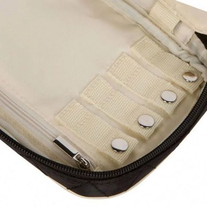 Étui de voyage et organiseur de bijoux BSCI, pochette élégante pour la protection, idéal pour ranger vos boucles d'oreilles et colliers. - Product Image 5